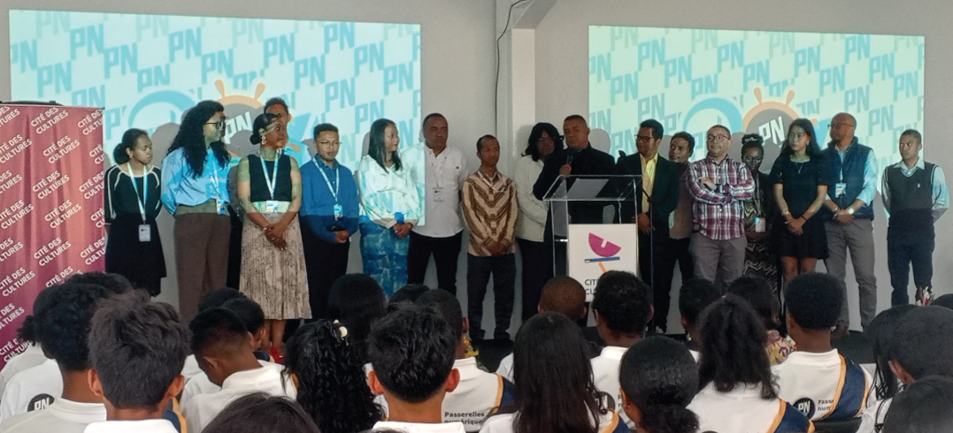 Vivetic Group participe à la cérémonie de remise de diplômes de Passerelles Numériques Madagasikara à Madagascar.