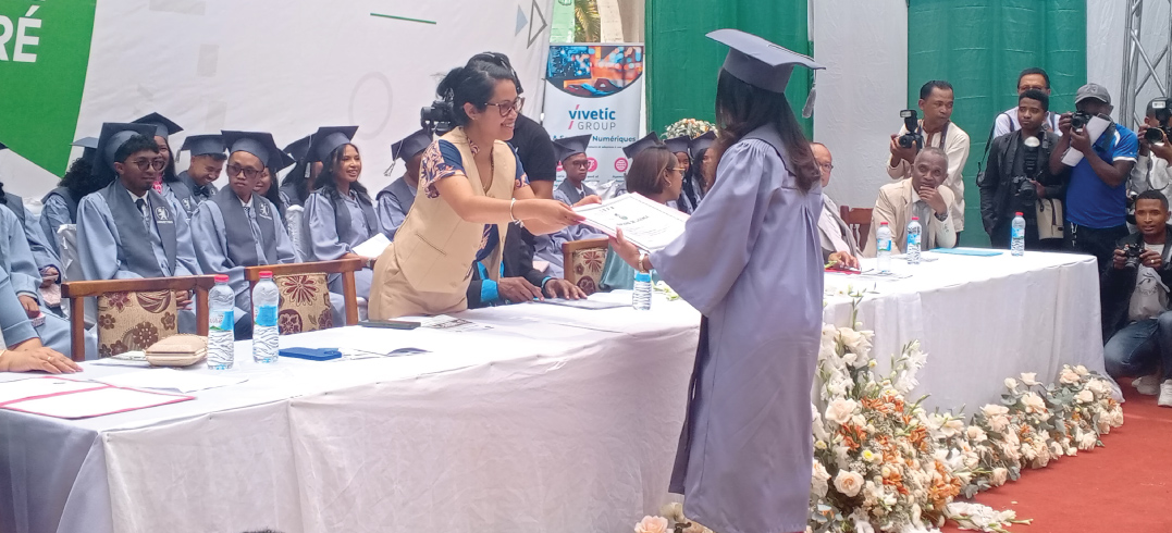 Vivetic Group participant à la sortie de promotion Arivetso de l’ISPM dans le cadre d’une collaboration durable.